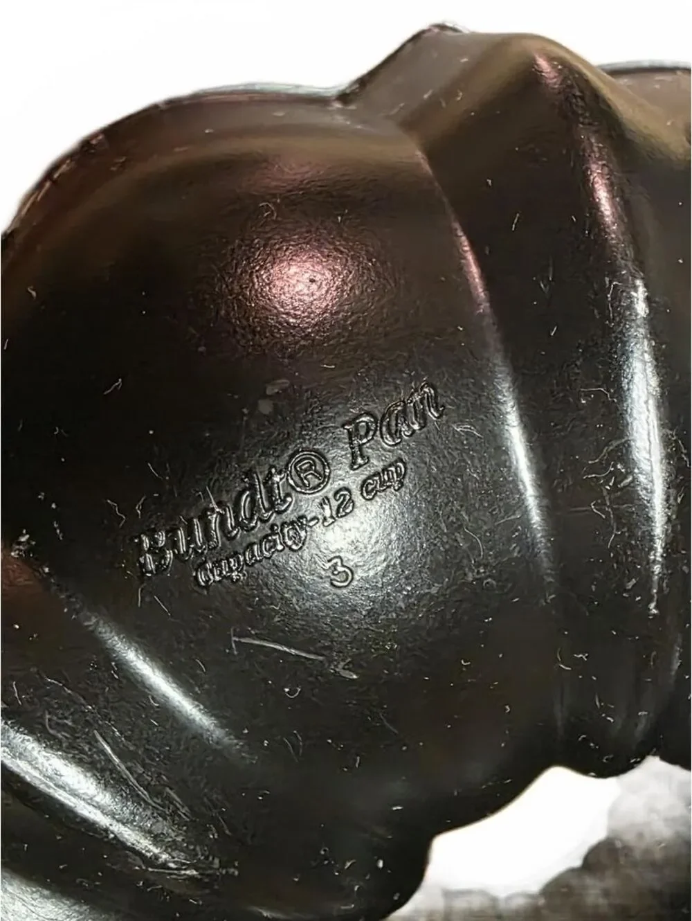 Nordic Ware Vintage Bundt Cake Pan Black Cast Aluminum 12 Cup Heavy Duty
